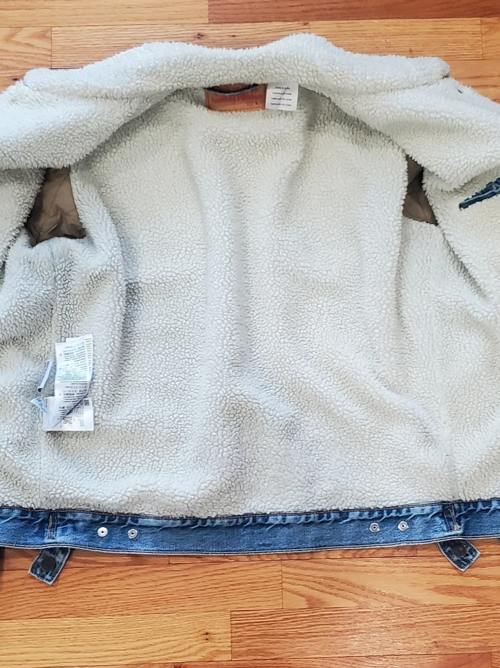 Levi's Blue Denim Jacket with Cream Sherpa Lining - Picture 8 of 8